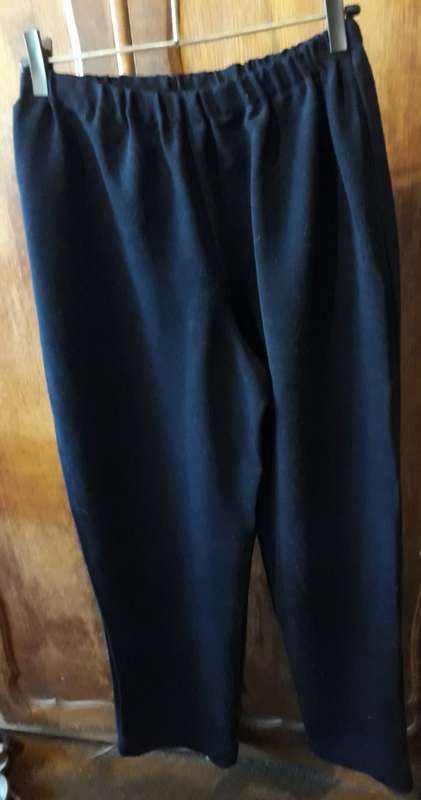 COVID 19 SPECIAL: LADIES: DARK BLUE PANTS - MAKE: NO MAKE. - SIZE: NO SIZE