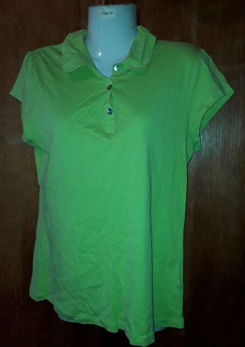 COVID 19 SPECIAL! LADIES: GREEN SHIRT - MAKE: SUSSAN - SIZE: M