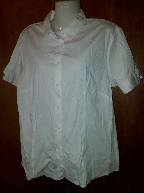 COVID 19 SPECIAL! LADIES: WHITE SHIRT - MAKE: WOOLWORTHS - SIZE: 18