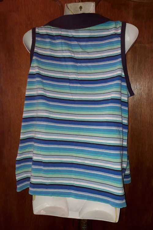 LADIES: BLUE MULTI COLORED TOP - MAKE: NO MAKE - SIZE: NO SIZE