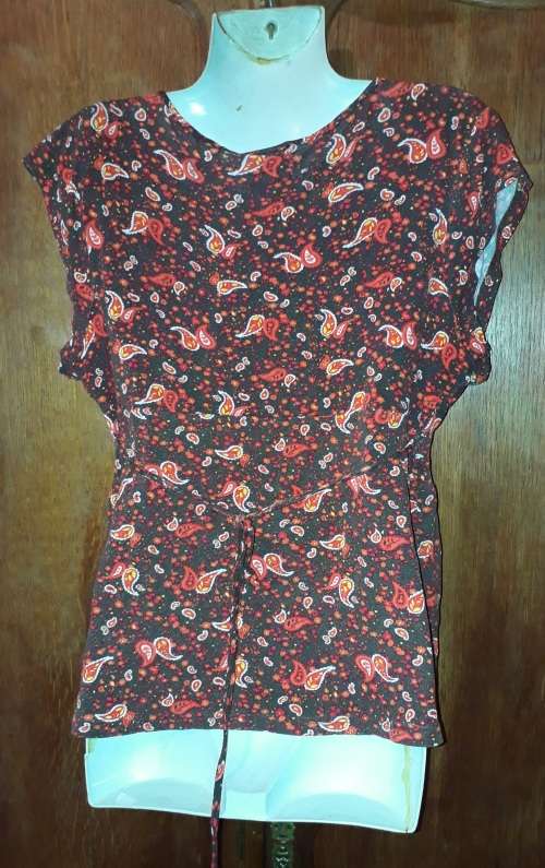 COVID 19 SPECIAL! LADIES: MULTI COLORED TOP - MAKE: INSYNC - SIZE: NO SIZE