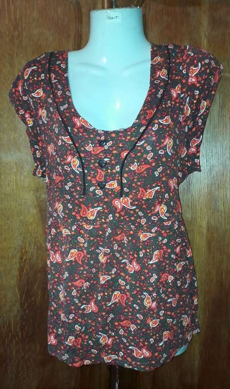 COVID 19 SPECIAL! LADIES: MULTI COLORED TOP - MAKE: INSYNC - SIZE: NO SIZE