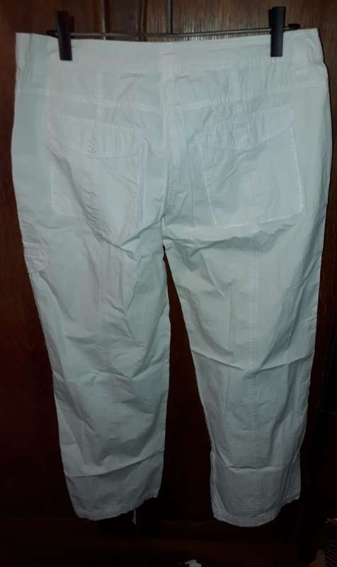 COVID 19 SPECIAL! LADIES: WHITE PANTS - MAKE: REAL - SIZE: 12