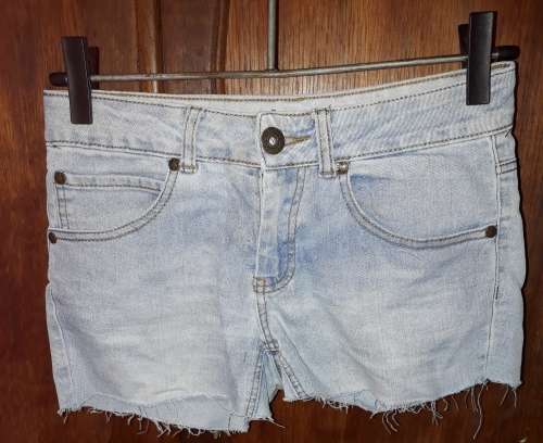 COVID 19 SPECIAL! LADIES: FADED BLUE DENIM SHORTS - MAKE: RT - SIZE: 28