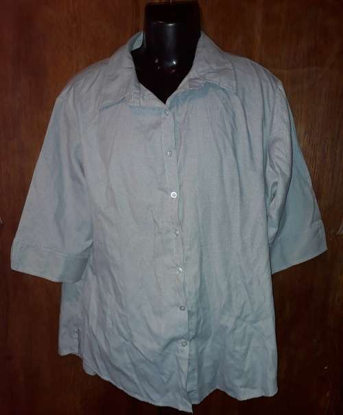 COVID 19 SPECIAL! LADIES: GREY SHIRT - MAKE: TURTLE CREEK - SIZE: 3XL