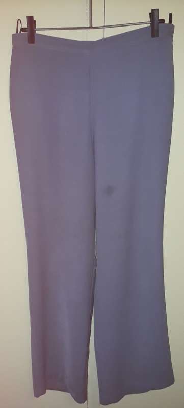 LADIES: GREY PANTS  - MAKE: NO MAKE - SIZE: NO SIZE