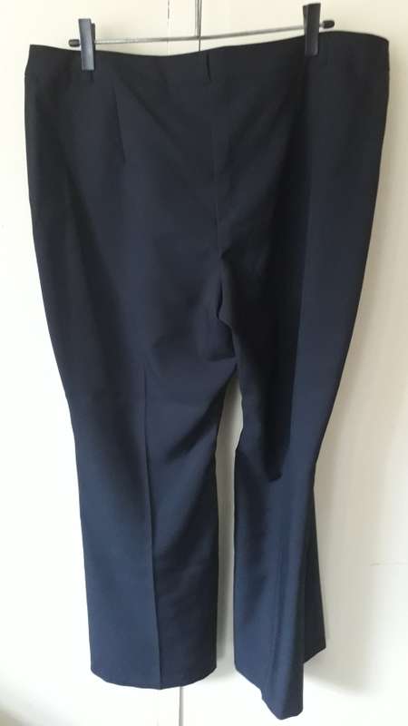 LADIES: BLACK PANTS - MAKE: WOOLWORTHS - SIZE: 18 TO FITHIP 117CM