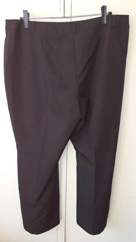 LADIES: BROWN PANTS - MAKE: WOOLWORTHS - SIZE: 18