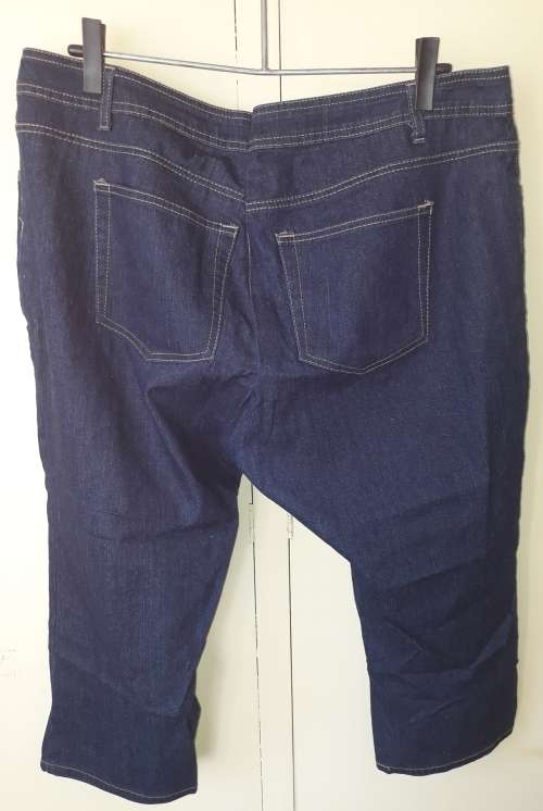 LADIES: BLUE JEANS - MAKE: IMAGE DENIM - SIZE: 42 LOOKS LIKE ITS BEEN MADE SMALLER AT THE BACK