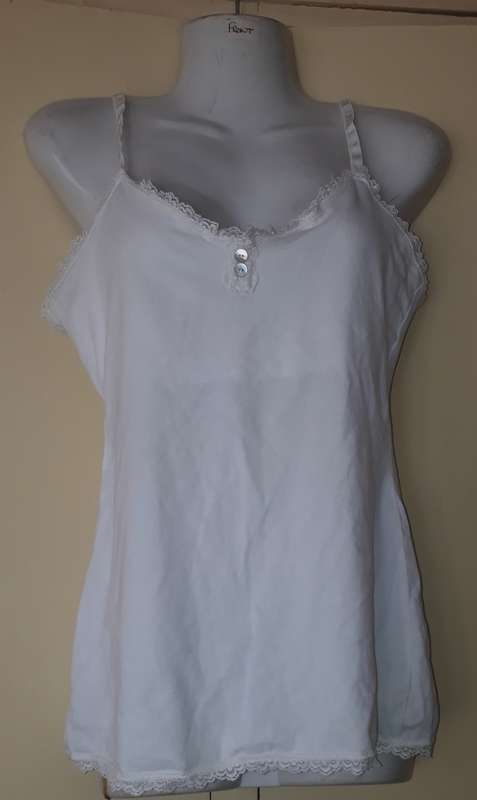 LADIES: WHITE TOP - MAKE: WOOLWORTHS - SIZE: 14