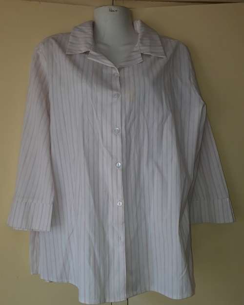 LADIES: WHITE MULTI COLORED SHIRT - MAKE: JUDY'S PRIDE - SIZE: XL