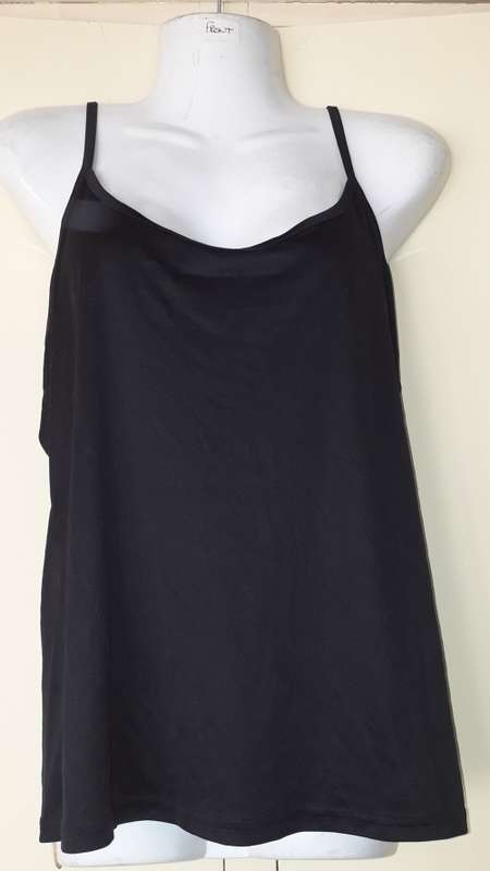 LADIES: BLACK TOP - MAKE: NO MAKE - SIZE: NO SIZE