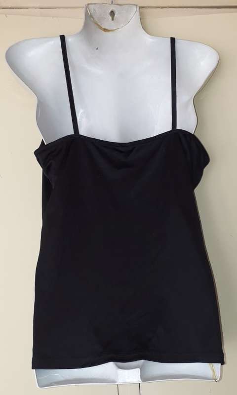 LADIES: BLACK TOP - MAKE: NO MAKE - SIZE: NO SIZE