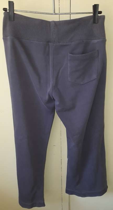 LADIES: GREY PANTS - MAKE: PUMA - SIZE: NO SIZE