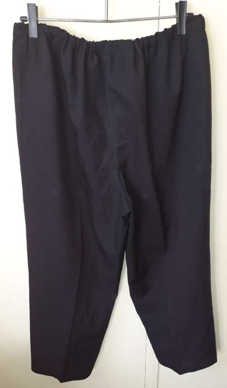 LADIES: BLACK PANTS - MAKE: NO MAKE - SIZE: NO SIZE