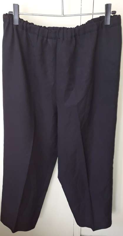 LADIES: BLACK PANTS - MAKE: NO MAKE - SIZE: NO SIZE