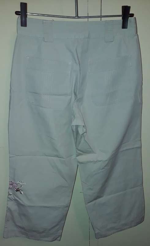 LADIES: BEIGE 3/4 PANTS - MAKE: AGENDA @ MILADYS - SIZE: 32
