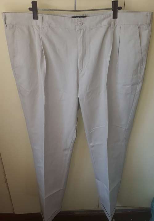 MENS: LIGHT BEIGE PANTS - MAKE: DAVID JONES - SIZE: 46/117W/79L