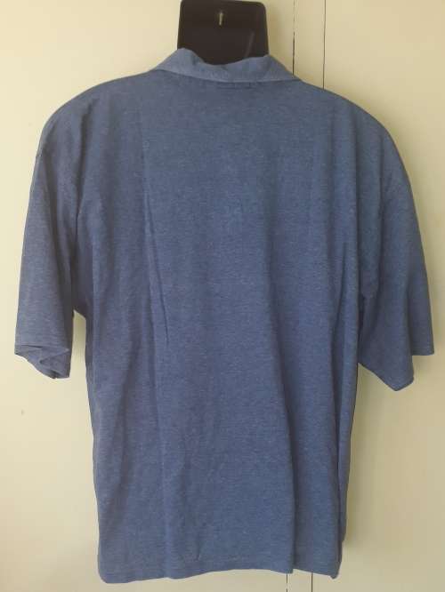 MENS: BLUE T-SHIRT - MAKE: GOTCHA - SIZE: NO SIZE BUT LOOKS BIG