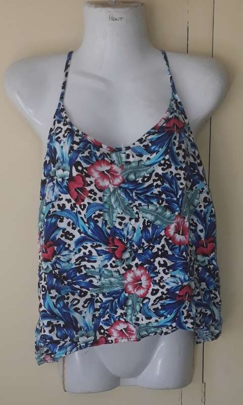 LADIES: MULTI COLORED TOP- MAKE: TANKED - SIZE: M