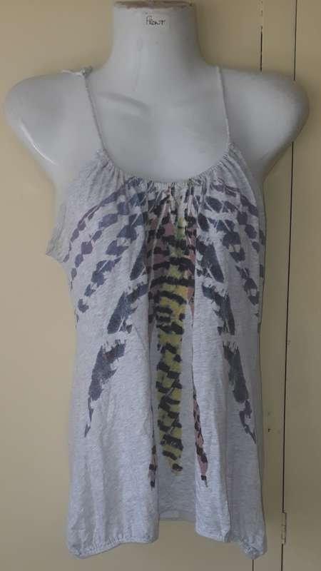 LADIES: GREY TOP - MAKE: STATUS MDDA - SIZE: 1