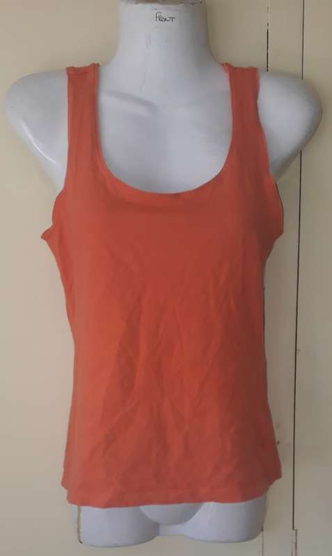 LADIES: ORANGE TOP - MAKE: INSYNC CASUAL - SIZE: M