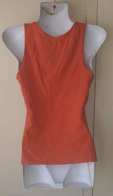 LADIES: ORANGE TOP - MAKE: INSYNC CASUAL - SIZE: M