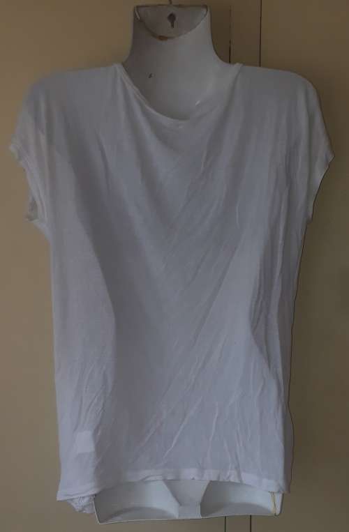 LADIES: WHITE TOP - MAKE: GOLF - SIZE: 14 140CM-150CM