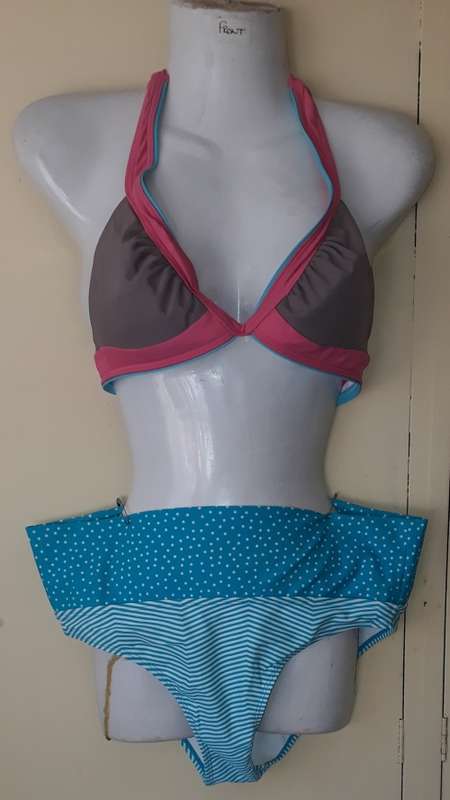 LADIES: MULTI COLORED 2 PIECE COSTUME SET - MAKE: TOP-NEXT, BOT-WOOLWORTHS - SIZE: TOP 38, BOT 12