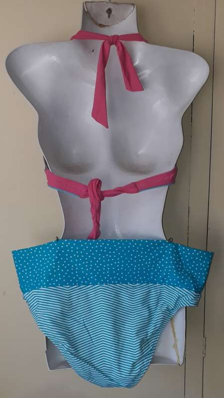 LADIES: MULTI COLORED 2 PIECE COSTUME SET - MAKE: TOP-NEXT, BOT-WOOLWORTHS - SIZE: TOP 38, BOT 12