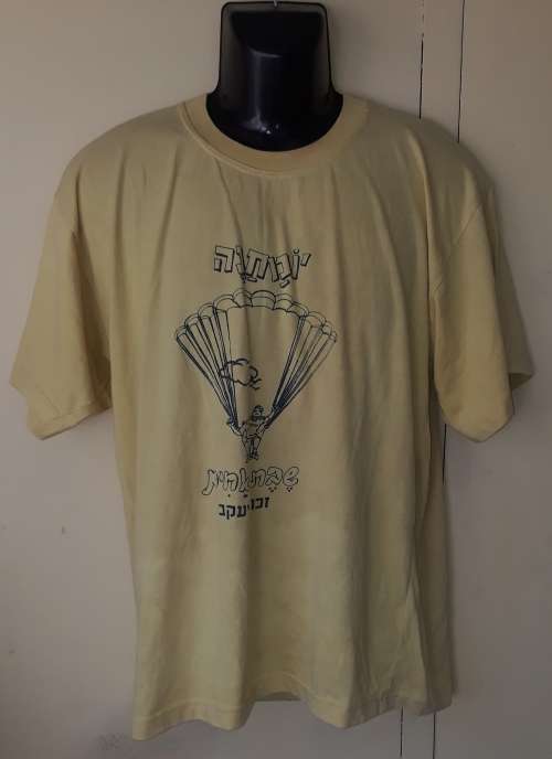 MENS: YELLOW T-SHIRT - MAKE: OBG - SIZE: XL