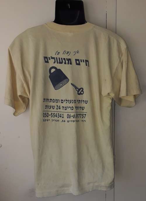 MENS: YELLOW T-SHIRT - MAKE: OBG - SIZE: XL