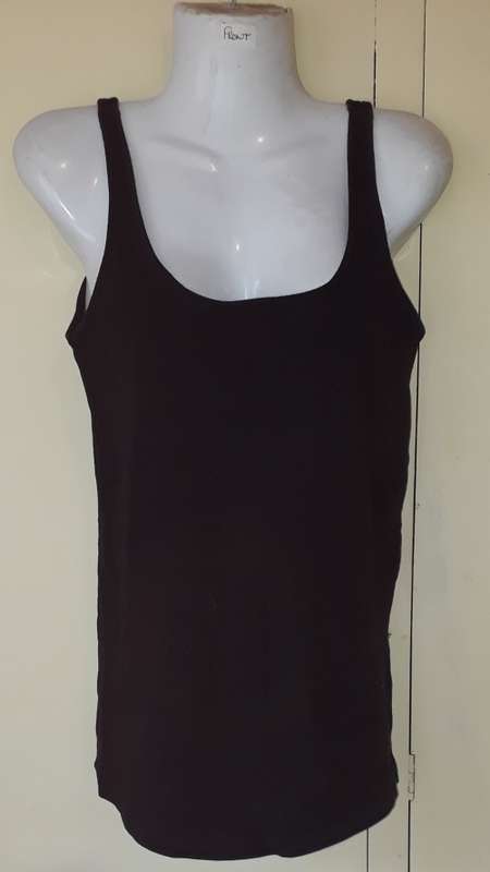 LADIES: BLACK TOP - MAKE: REAL CLOTHING - SIZE: L