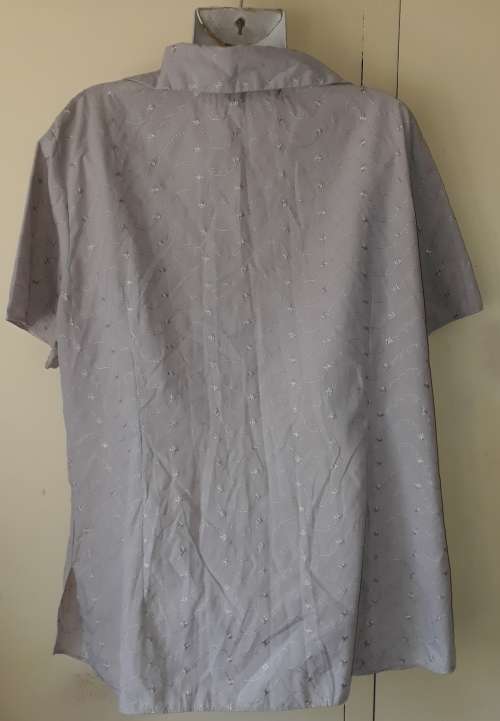 LADIES: GREY BLOUSE - MAKE: DONNA-CLAIRE - SIZE: 18