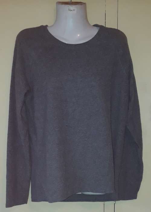 LADIES: GREY WINTER TOP - MAKE: REAL CLOTHING - SIZE: L