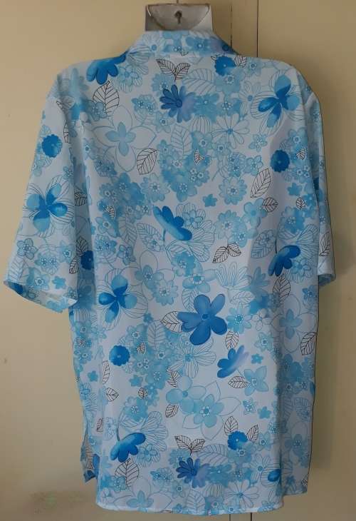 LADIES: BLUE MULTI COLORED BLOUSE  - MAKE: BERZATTI - SIZE: 40