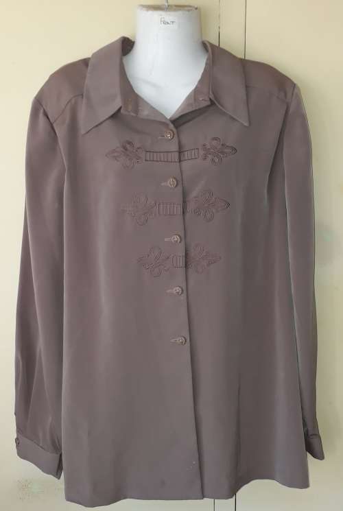 LADIES: OLIVE GREEN BLOUSE WITH SHOULDER PADS  - MAKE: KARISMA SEPERATES - SIZE: 18/107CM
