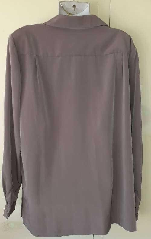 LADIES: OLIVE GREEN BLOUSE WITH SHOULDER PADS  - MAKE: KARISMA SEPERATES - SIZE: 18/107CM