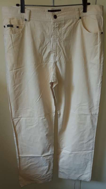 MENS: LIGHT YELLOW PANTS  - MAKE: BRAX FEEL GOOD CARLOS - SIZE: 40/36
