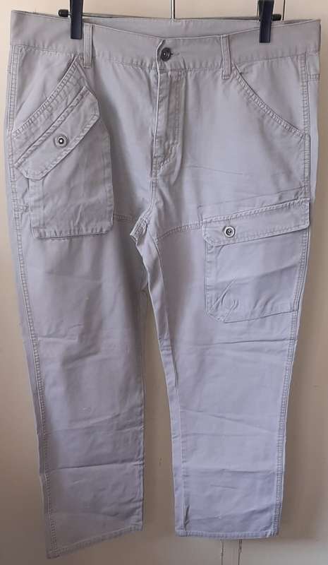 MENS: KHAKI PANTS - MAKE: RT STRAIGHT - SIZE: 38