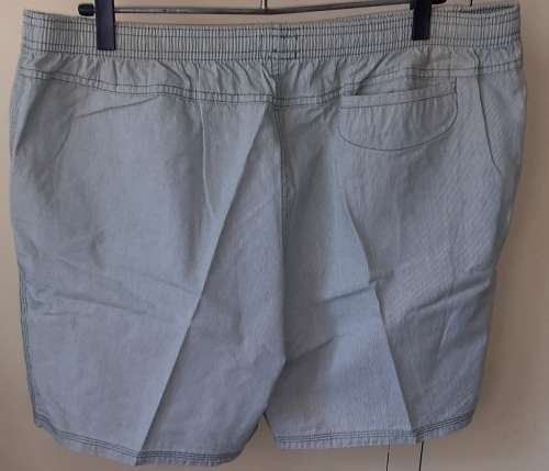 MENS: GREEN SHORTS - MAKE: PRESS AVE - SIZE: L