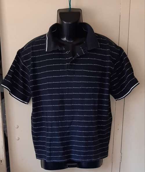 MENS: BLUE & WHITE SHIRT - MAKE: OAKRIDGE - SIZE: L