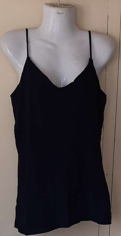 LADIES: BLACK TOP - MAKE: REAL CLOTHING - SIZE: XL