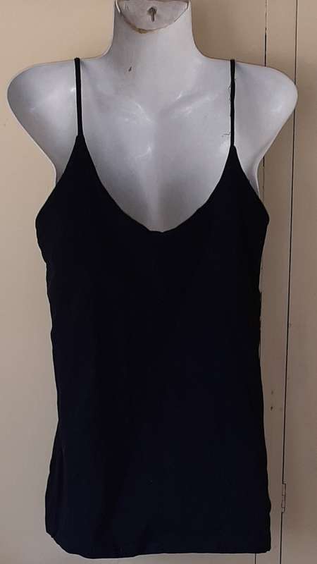 LADIES: BLACK TOP - MAKE: REAL CLOTHING - SIZE: XL