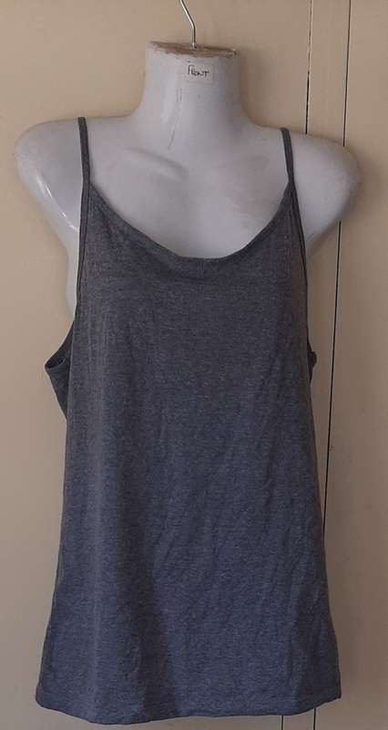 LADIES: GREY TOP - MAKE: REAL CLOTHING - SIZE: XL