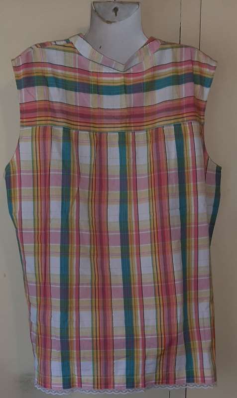 LADIES: MULTI COLORED SHIRT - MAKE: LOVE IT AUTHENTIC FASHION - SIZE: 22