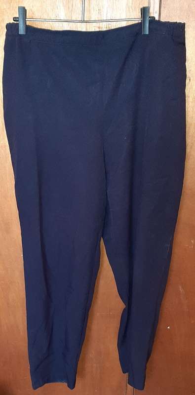 LADIES NAVY BLUE PANTS - MAKE - NO MAKE - SIZE - NO SIZE BUT LOOKS BIG