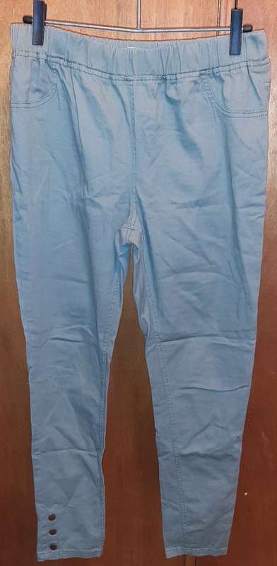 LADIES - OLIVE GREEN PANTS - MAKE - RED - SIZE - 38-14