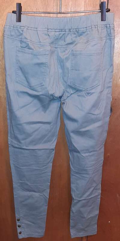 LADIES - OLIVE GREEN PANTS - MAKE - RED - SIZE - 38-14