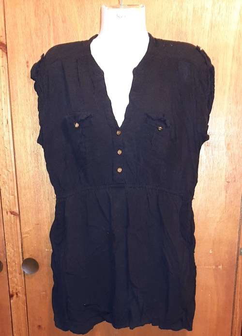 LADIES - SHORT BLACK DRESS OR LONG TOP - MAKE - INSYNC FORMAL - SIZE - XXL